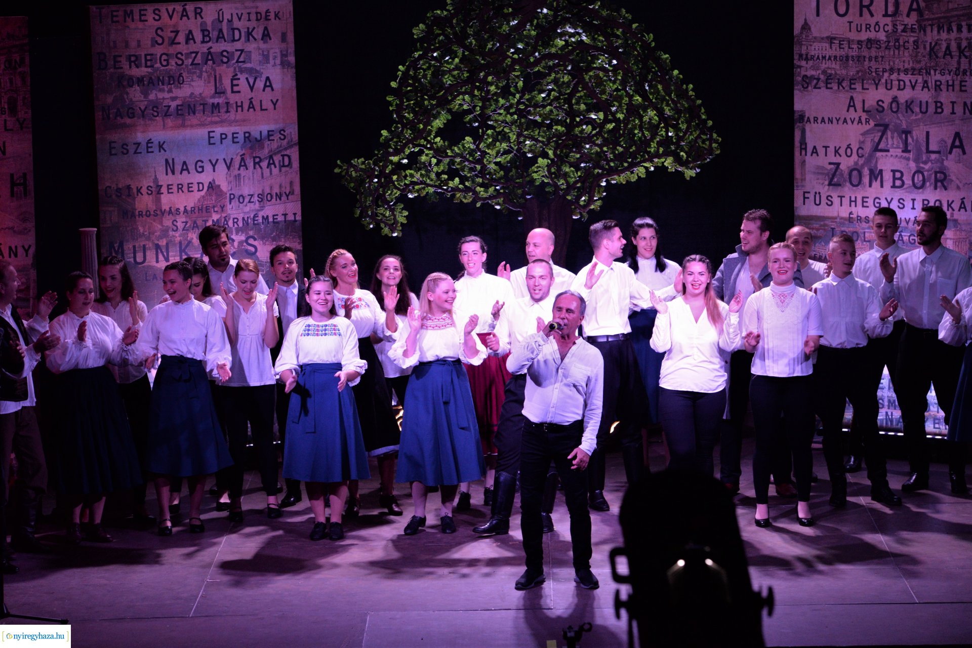 Hiszek egy hazában - a Mandala Dalszínház előadása