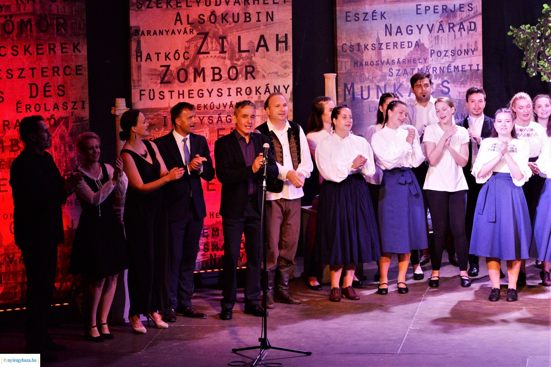 Hiszek egy hazában - a Mandala Dalszínház előadása