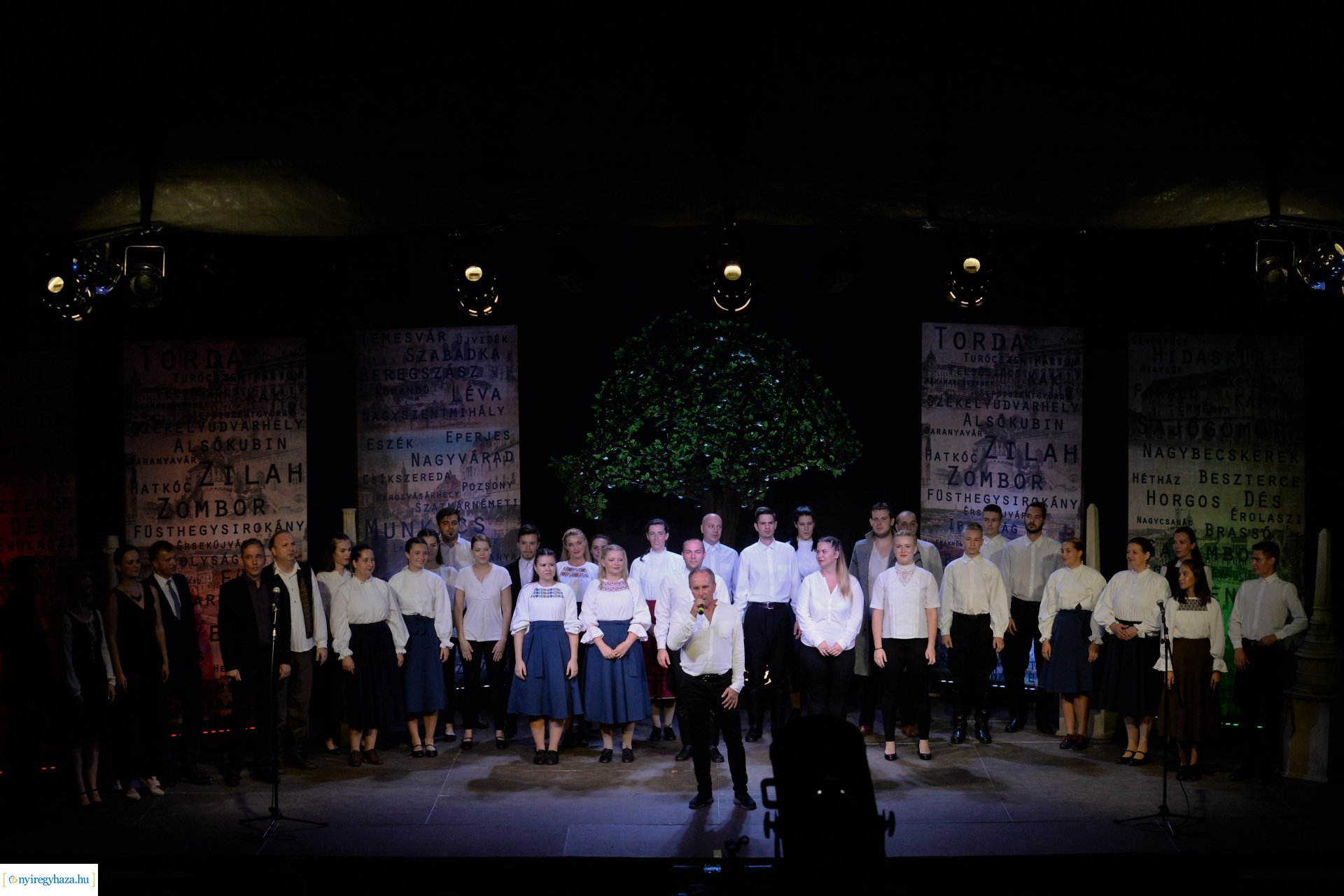 Hiszek egy hazában - a Mandala Dalszínház előadása