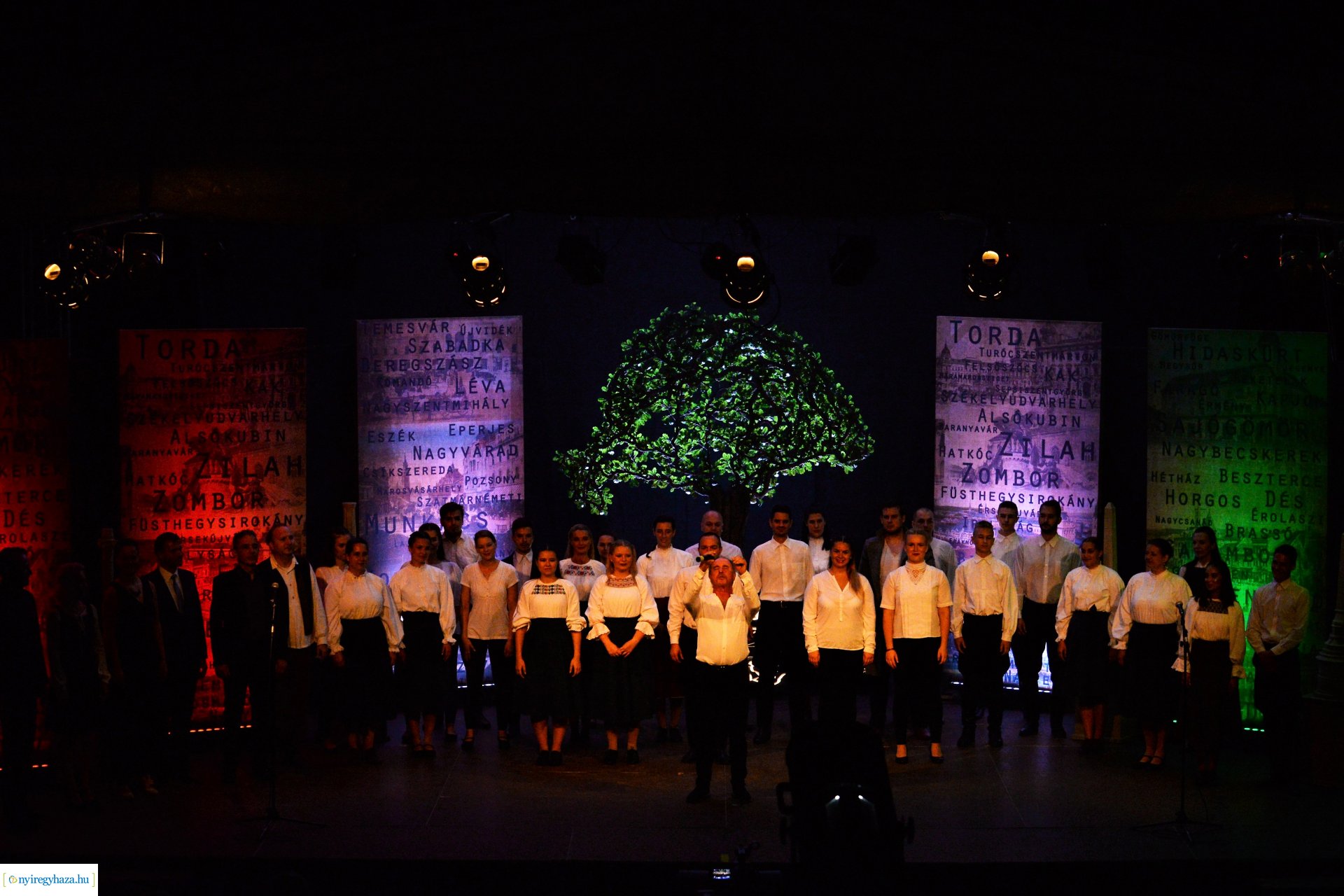 Hiszek egy hazában - a Mandala Dalszínház előadása