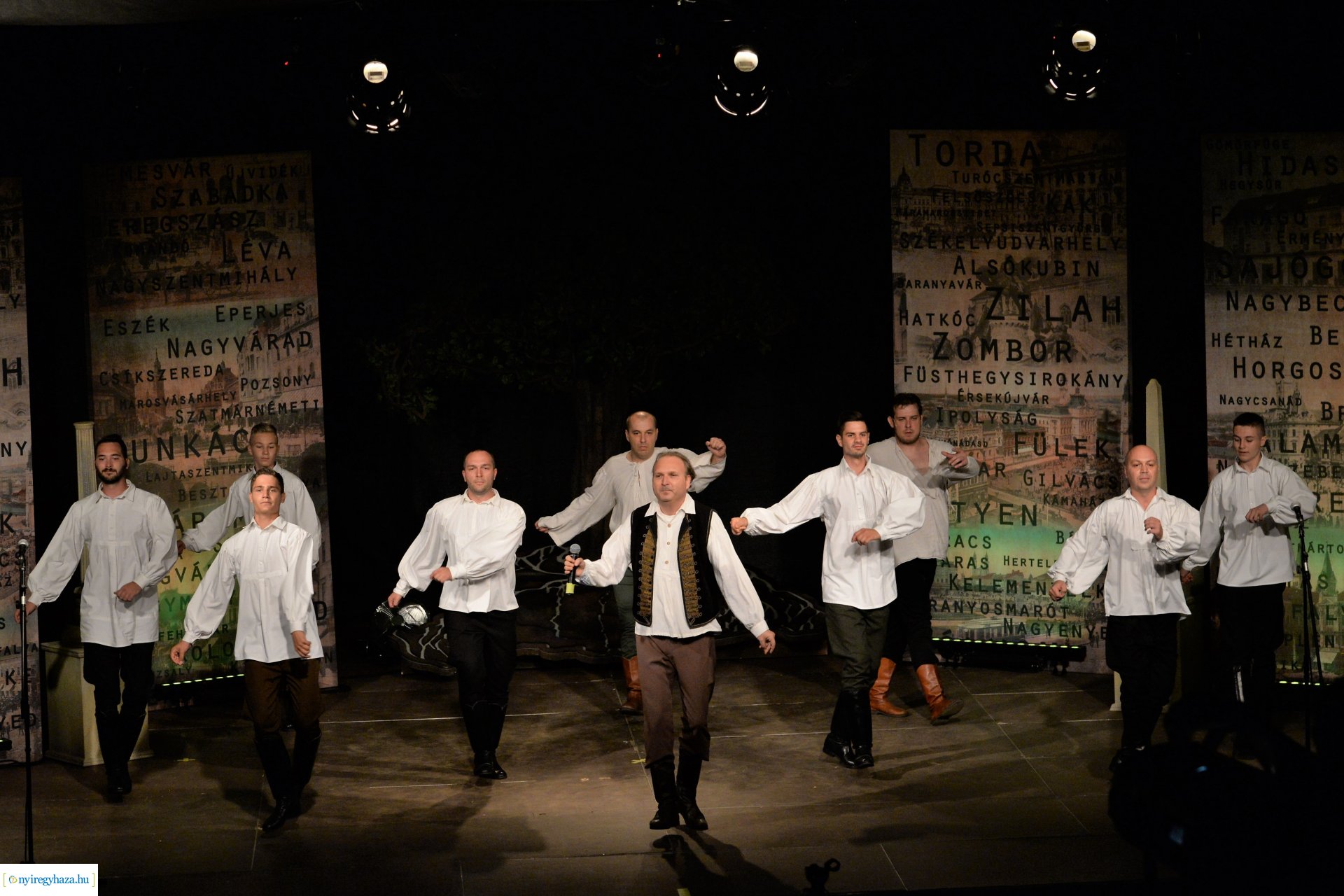 Hiszek egy hazában - a Mandala Dalszínház előadása