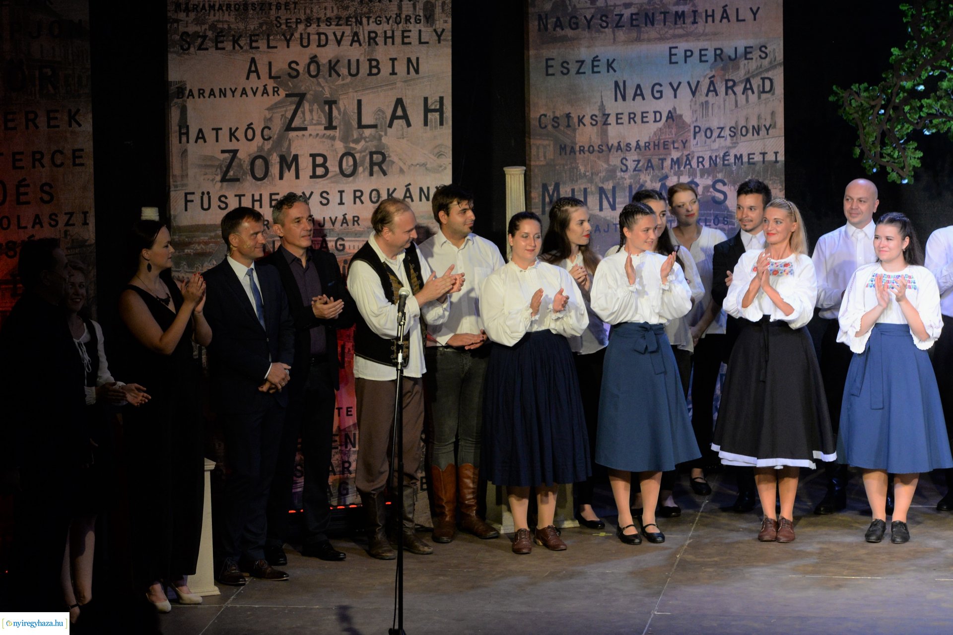 Hiszek egy hazában - a Mandala Dalszínház előadása