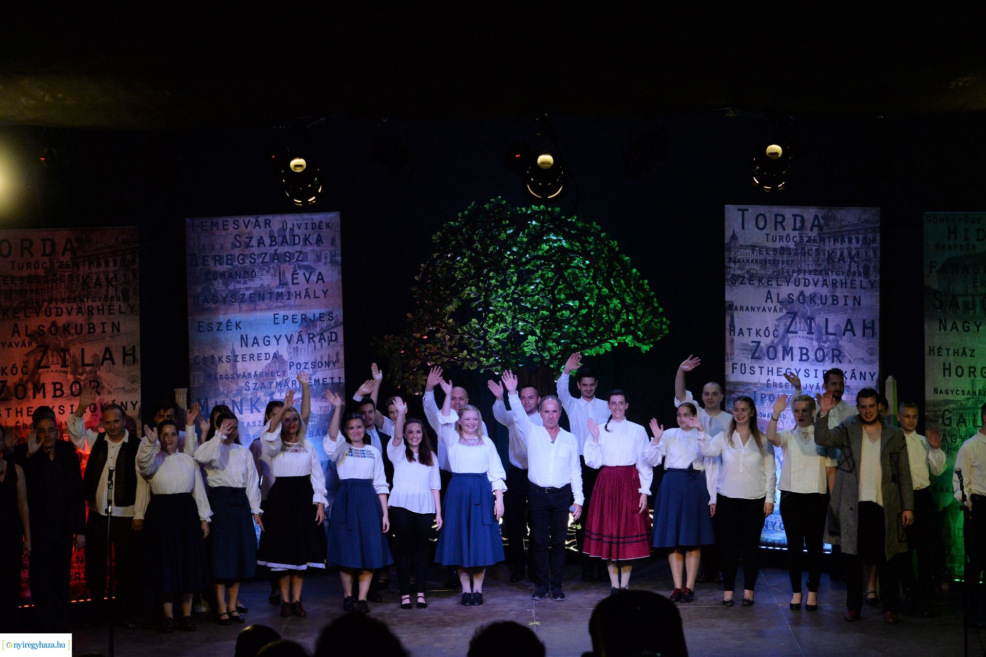 Hiszek egy hazában - a Mandala Dalszínház előadása