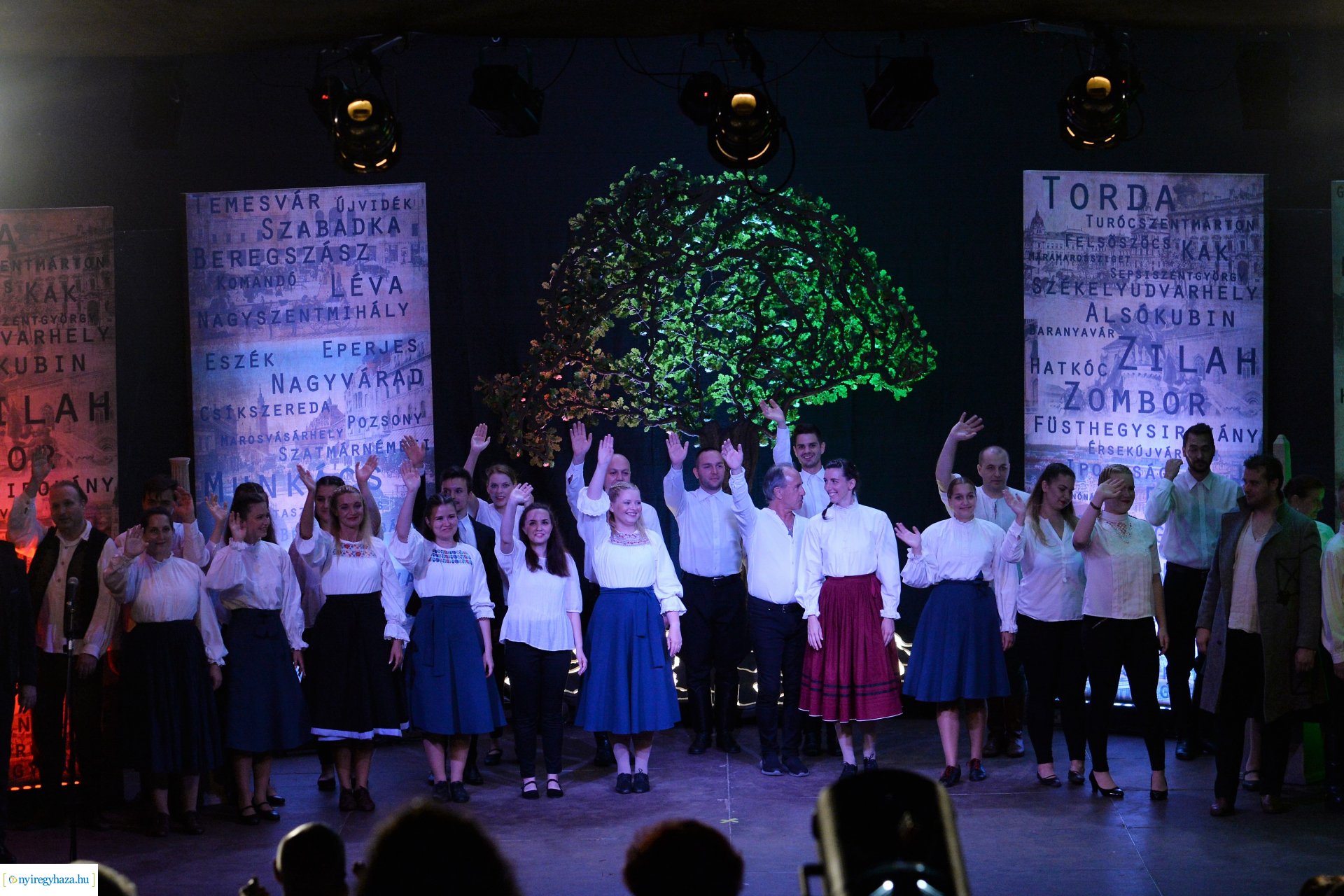 Hiszek egy hazában - a Mandala Dalszínház előadása