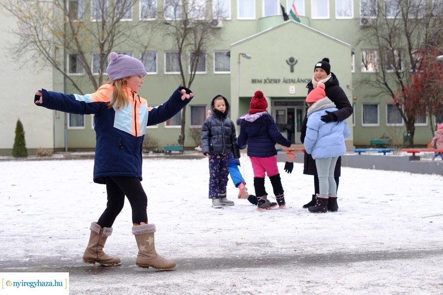 Hó móka a Bem iskolában 20221213