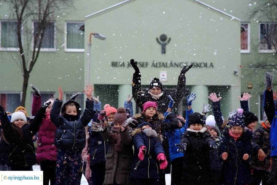 Hó móka a Bem iskolában 20221213