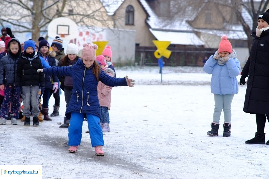Hó móka a Bem iskolában 20221213