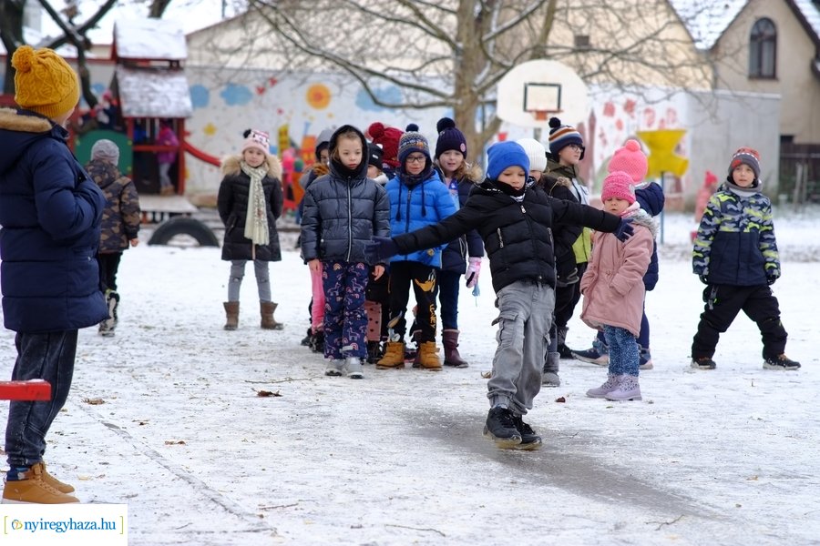 Hó móka a Bem iskolában 20221213
