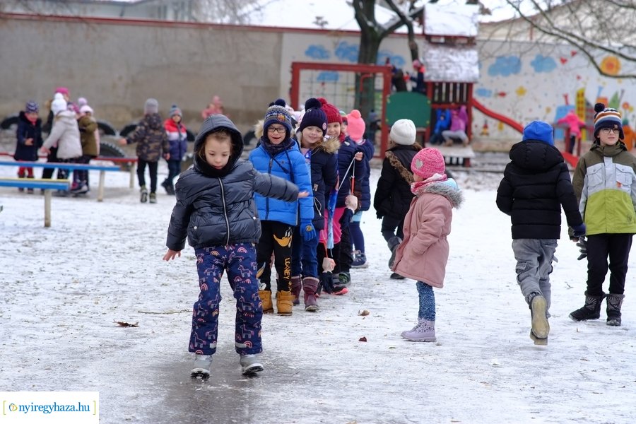 Hó móka a Bem iskolában 20221213