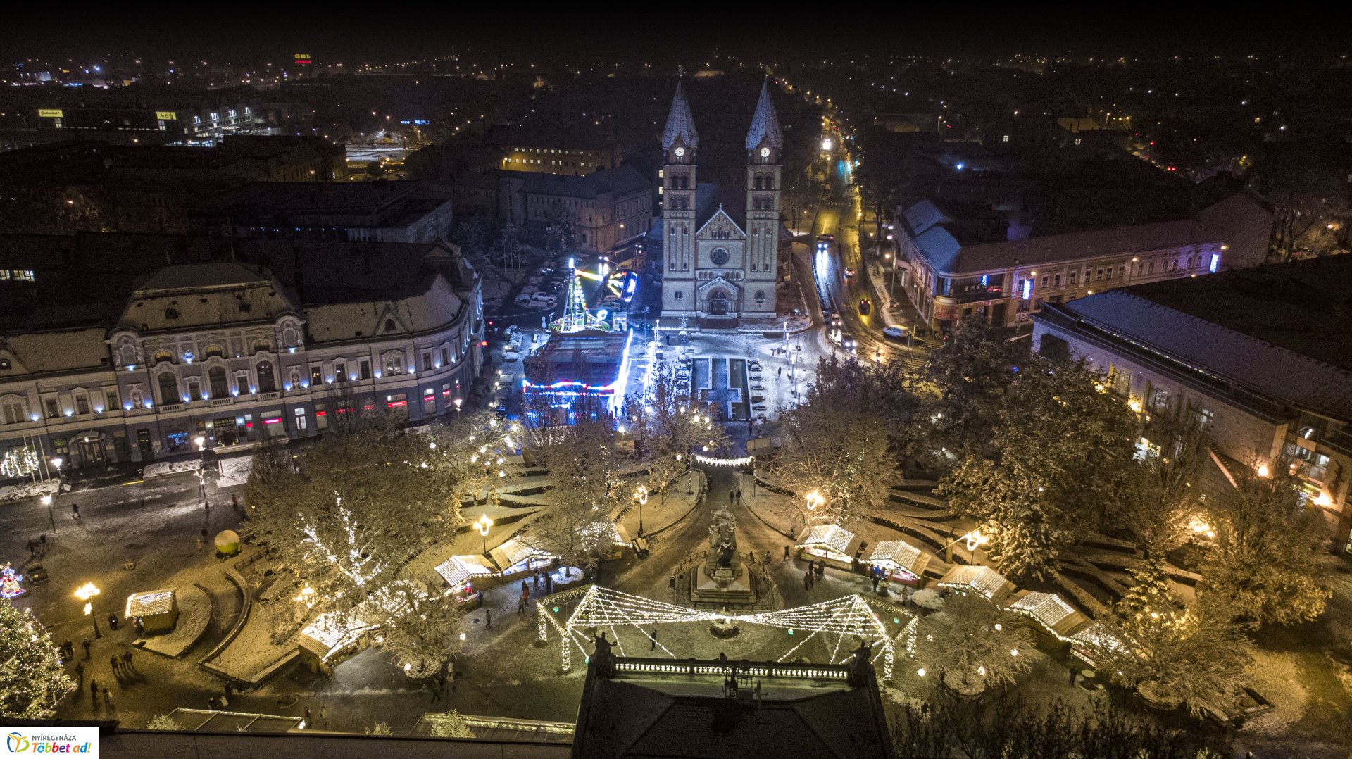 Hófedte belváros az éj leple alatt