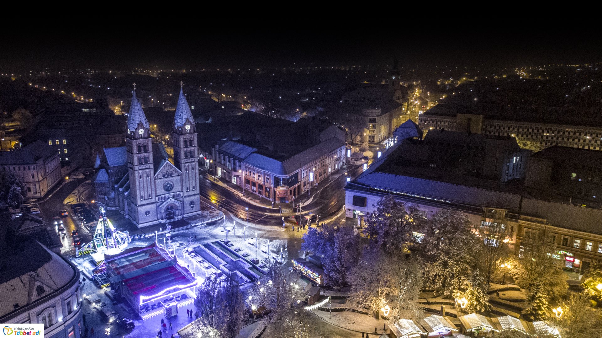 Hófedte belváros az éj leple alatt