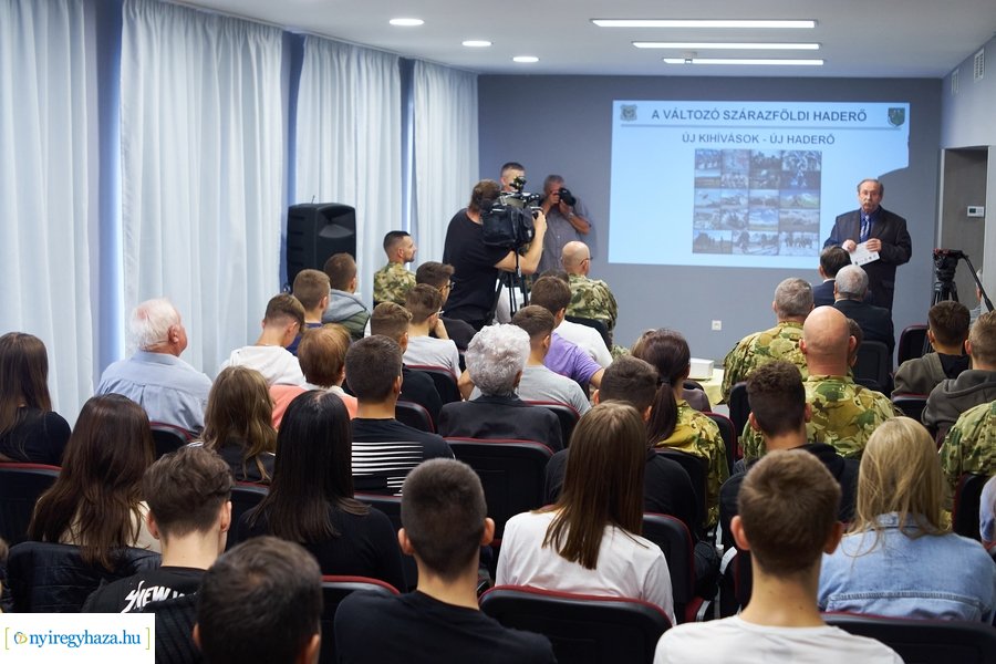 Honvédelmi előadás a Kállay Házban