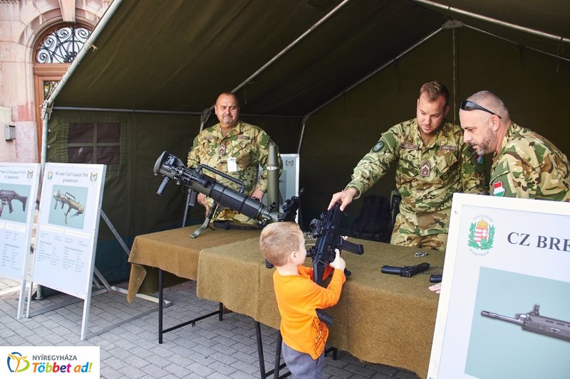 Honvédelmi előadás a múzeumban
