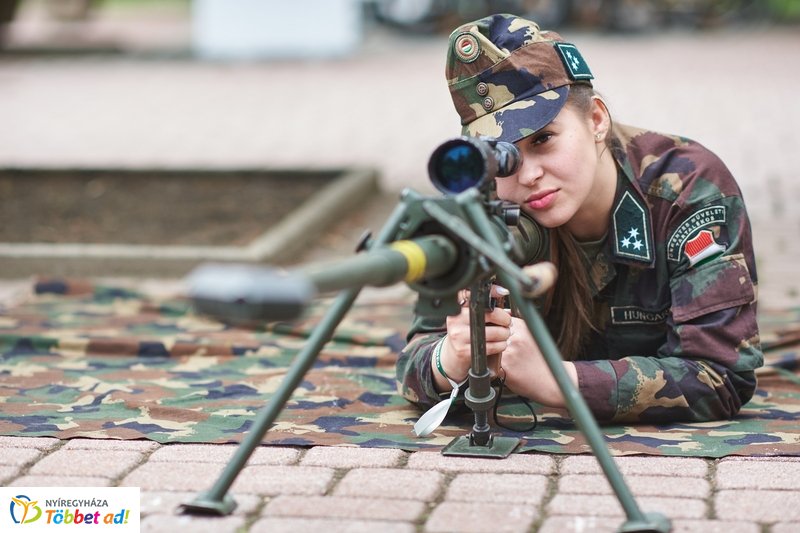 Honvédelmi előadás az egyetemen