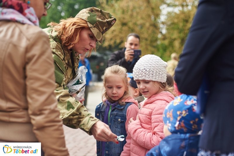 Honvédelmi előadás az egyetemen