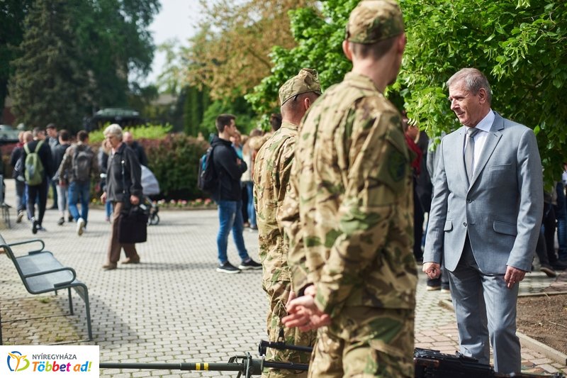 Honvédelmi előadás az egyetemen