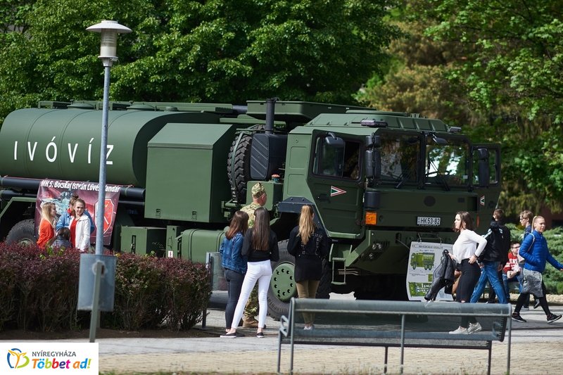 Honvédelmi előadás az egyetemen