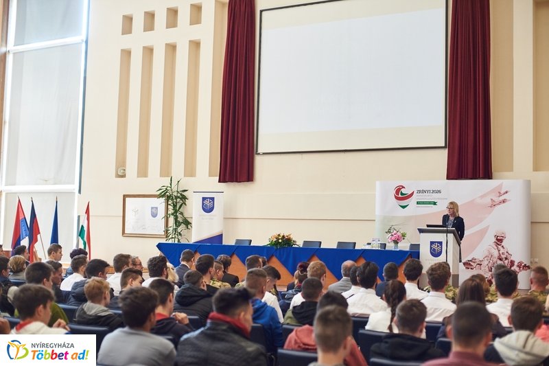 Honvédelmi előadás az egyetemen