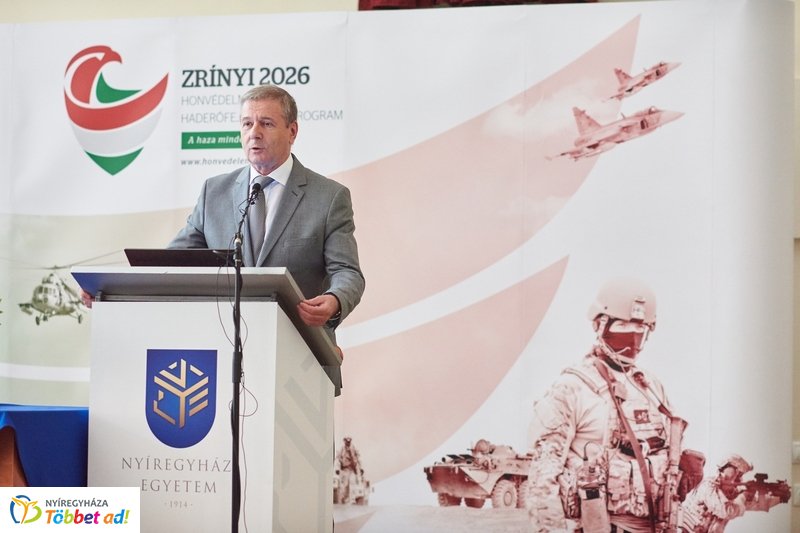 Honvédelmi előadás az egyetemen