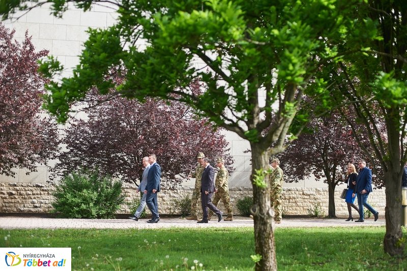 Honvédelmi előadás az egyetemen