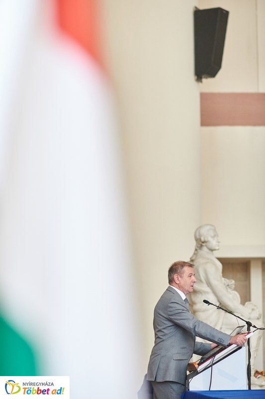 Honvédelmi előadás az egyetemen