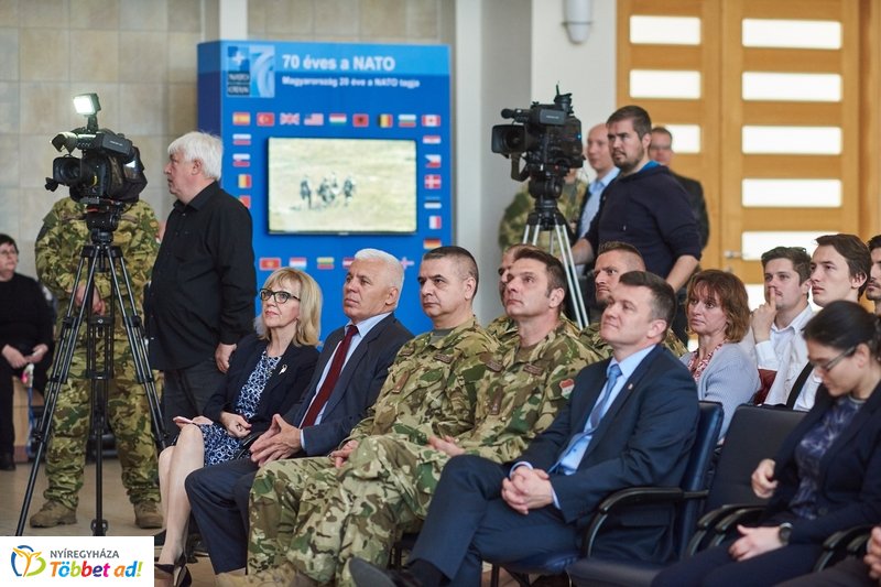 Honvédelmi előadás az egyetemen