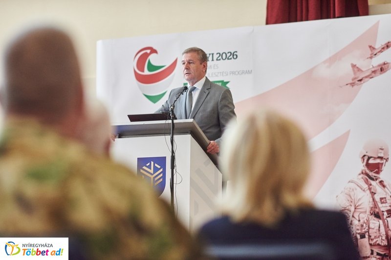 Honvédelmi előadás az egyetemen