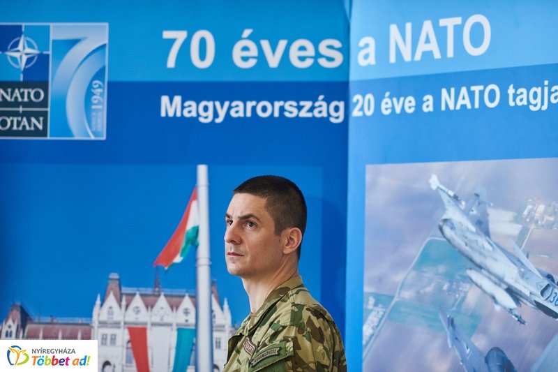 Honvédelmi előadás az egyetemen