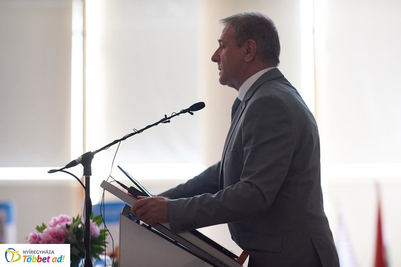 Honvédelmi előadás az egyetemen