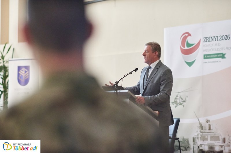 Honvédelmi előadás az egyetemen