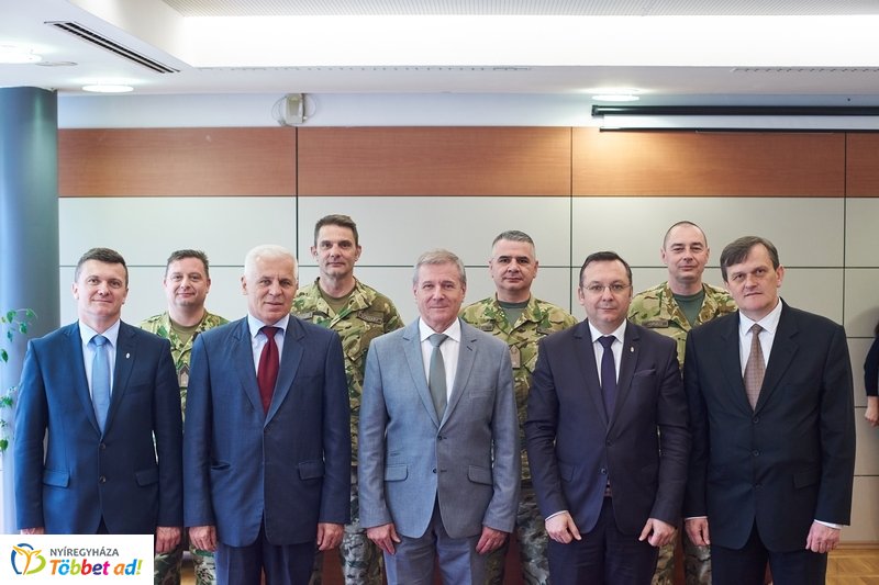 Honvédelmi előadás az egyetemen