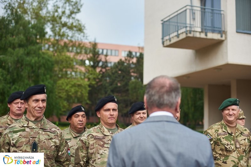 Honvédelmi előadás az egyetemen