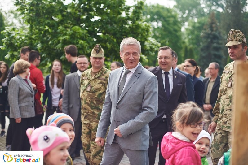 Honvédelmi előadás az egyetemen