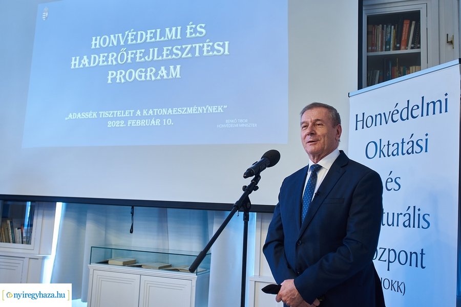 Honvédelmi miniszter előadása a Kállay Házban