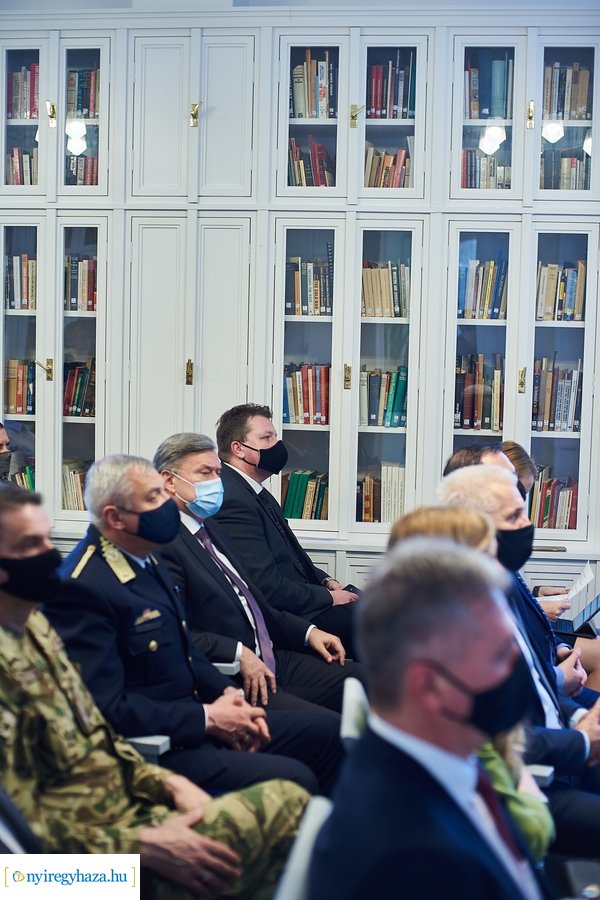 Honvédelmi miniszter előadása a Kállay Házban