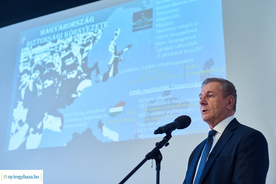 Honvédelmi miniszter előadása a Kállay Házban
