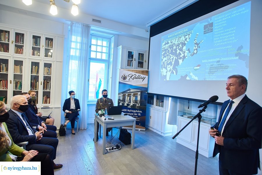 Honvédelmi miniszter előadása a Kállay Házban