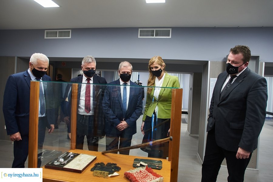 Honvédelmi miniszter előadása a Kállay Házban