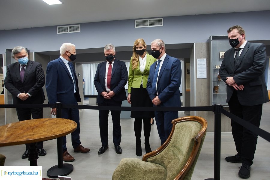 Honvédelmi miniszter előadása a Kállay Házban