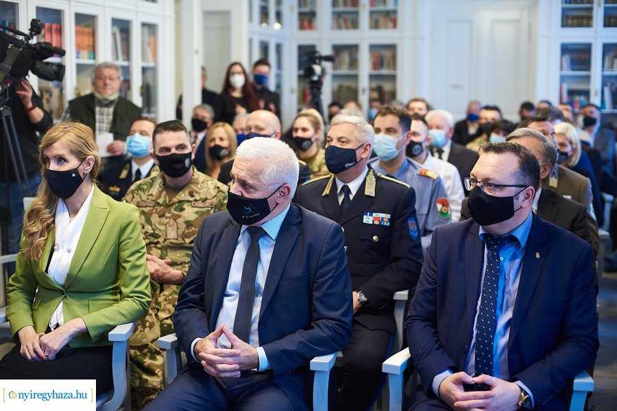 Honvédelmi miniszter előadása a Kállay Házban