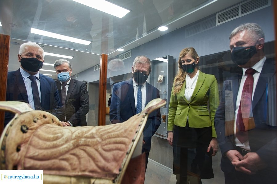 Honvédelmi miniszter előadása a Kállay Házban