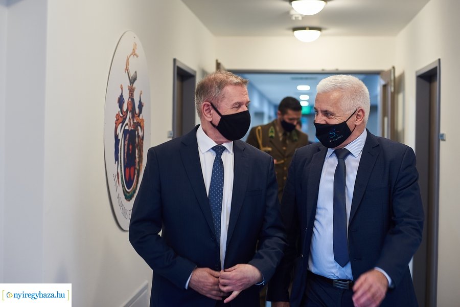 Honvédelmi miniszter előadása a Kállay Házban