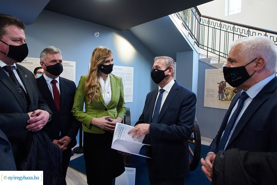 Honvédelmi miniszter előadása a Kállay Házban