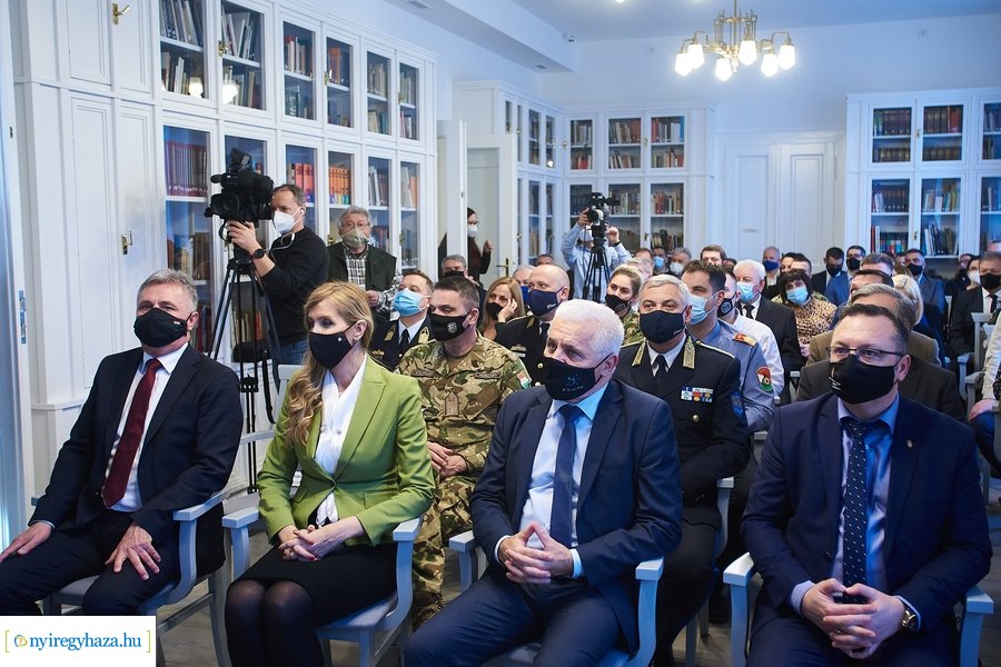 Honvédelmi miniszter előadása a Kállay Házban