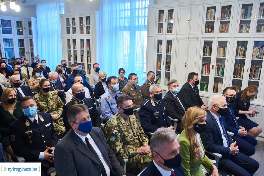 Honvédelmi miniszter előadása a Kállay Házban