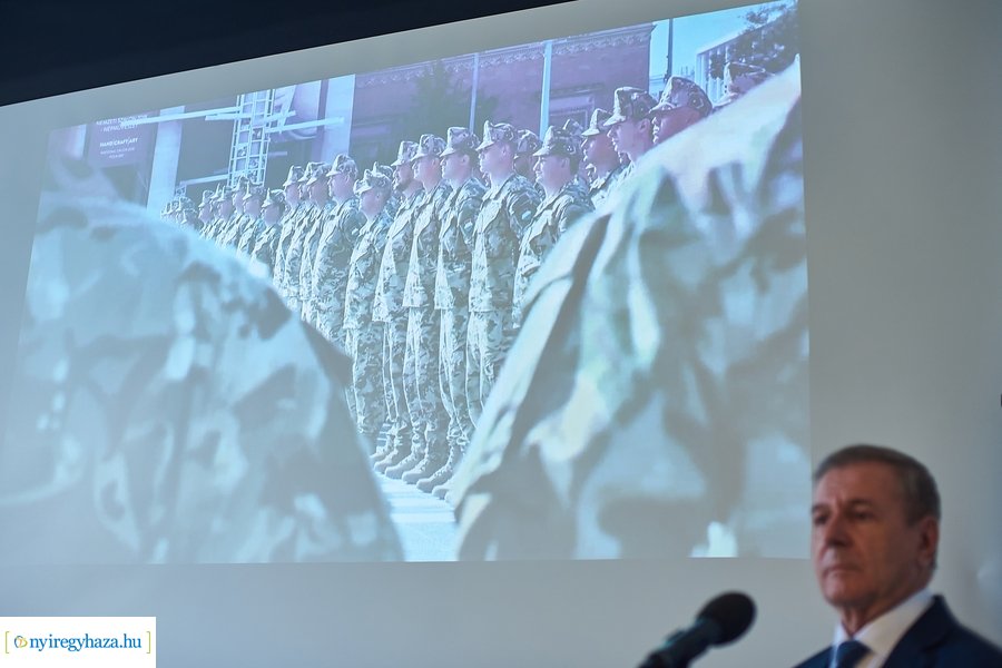 Honvédelmi miniszter előadása a Kállay Házban