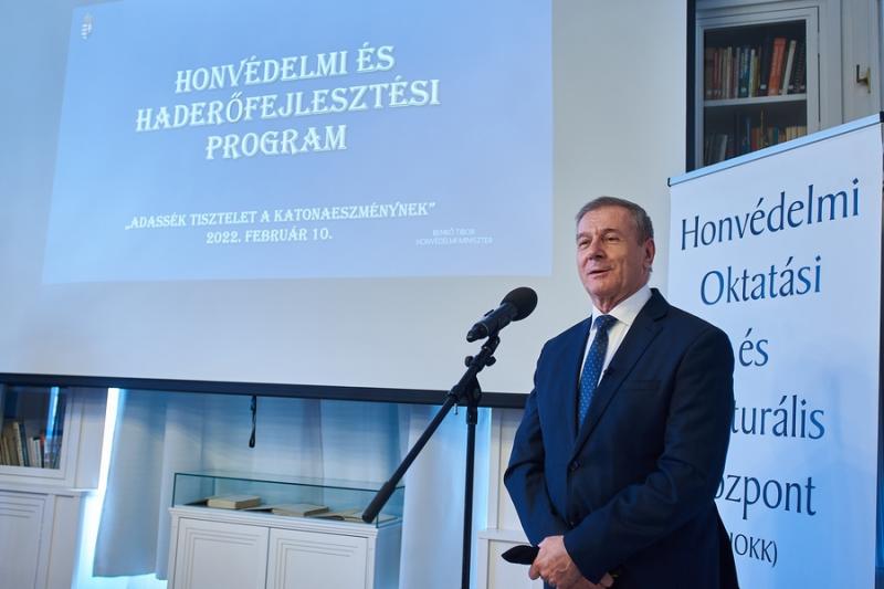 Honvédelmi miniszter előadása a Kállay Házban