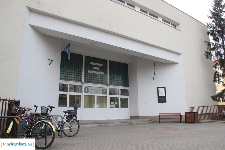 Honvédségi előadás a Vasvári Pál gimnáziumban