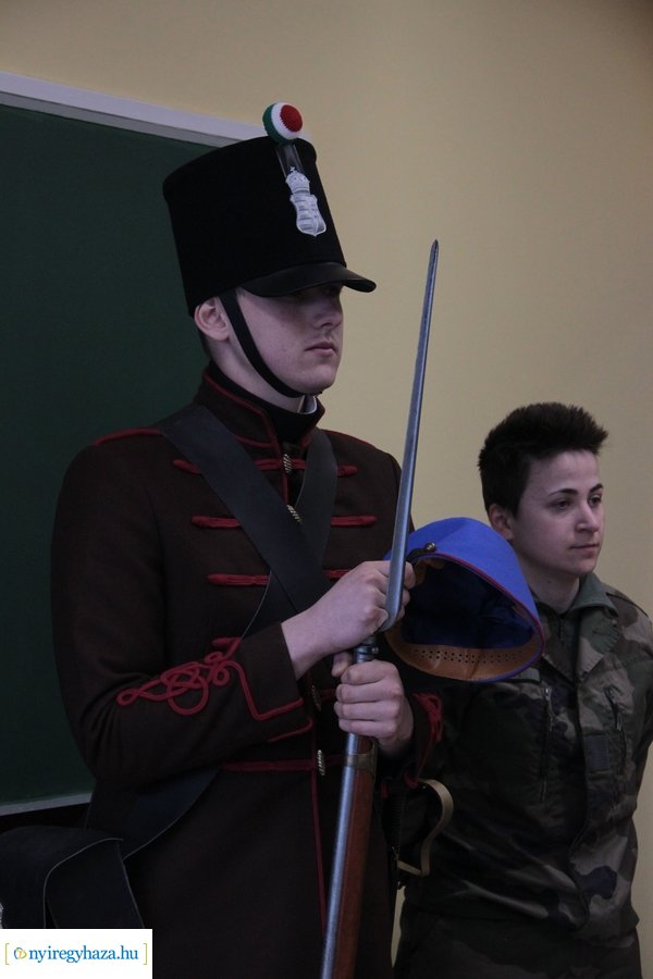 Honvédségi előadás a Vasvári Pál gimnáziumban