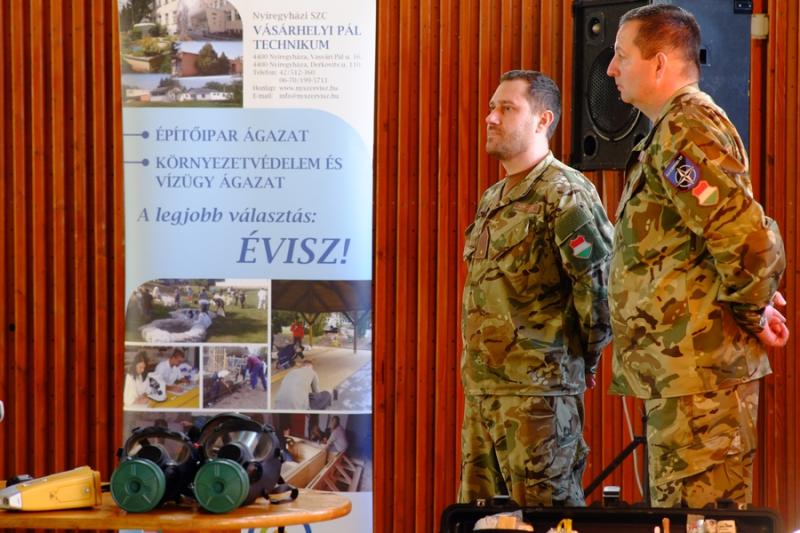 Honvédségi előadás és bemutató az ÉVISZ-ben